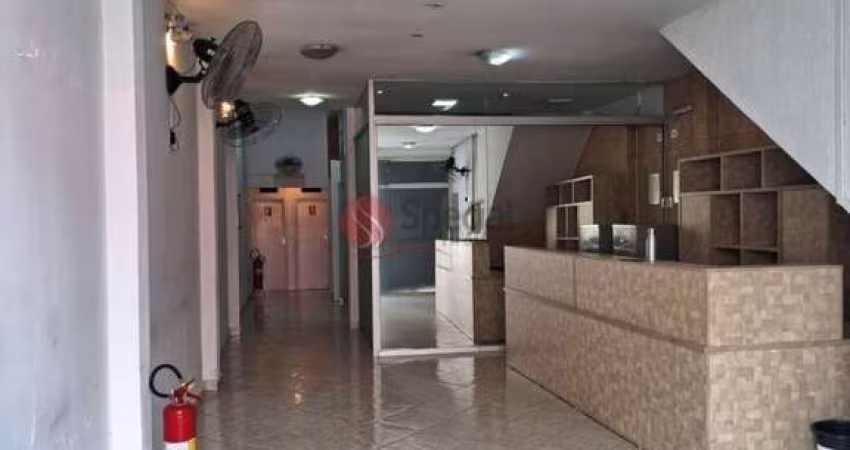 Salão comercial à venda no Tatuapé, próximo ao Metrô Carrão.
