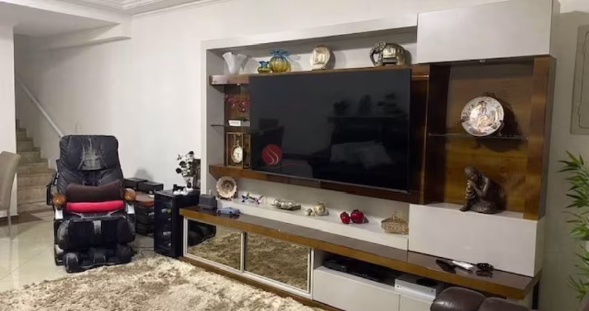 Sobrado com 3 suítes e 4 vagas de garagem, próximo ao Metrô Carrão.