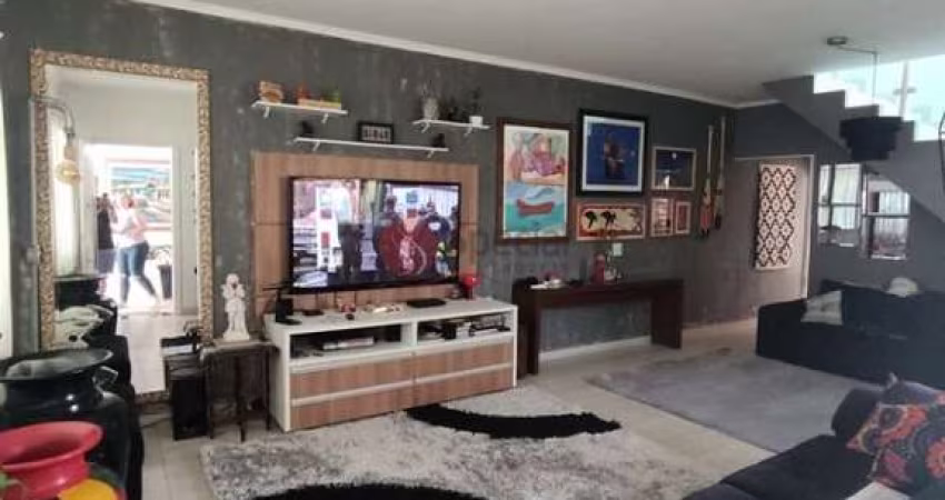 Sobrado todo reformado na Vila Formosa com 2 vagas.
