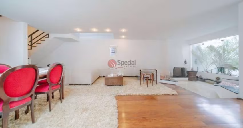 Sobrado na Mooca com 4 dormitórios, 6 banheiros à venda com  350 m².