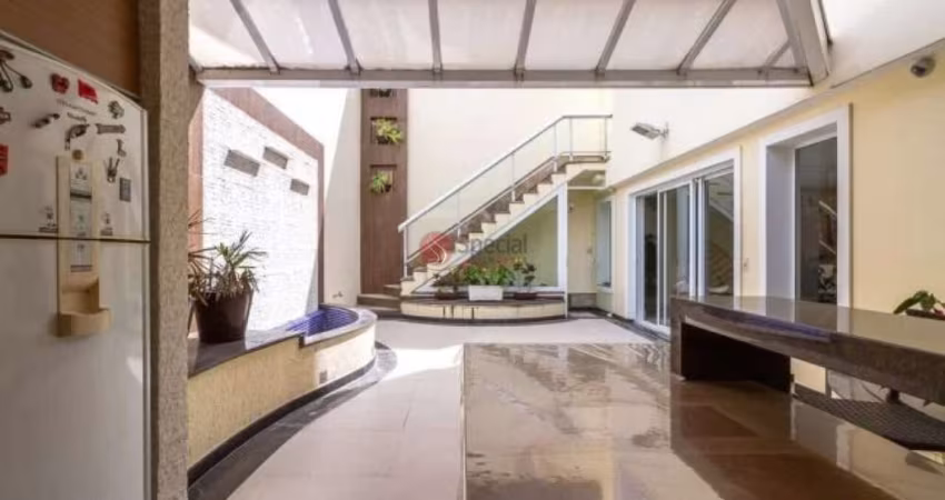 Sobrado  com 3 dormitórios à venda de 392 m² na Mooca.