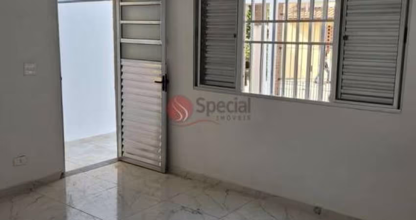 Casa térrea no Aricanduva  com 132m² de terreno.