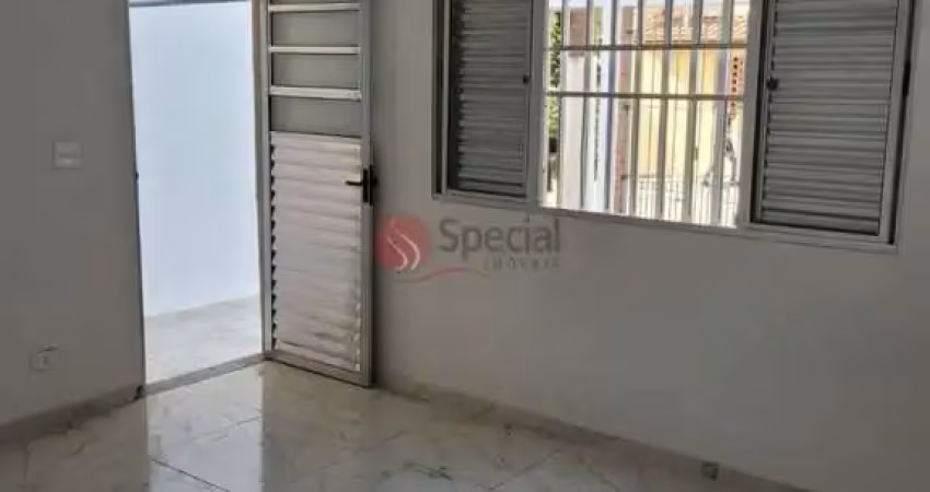 Casa térrea no Aricanduva  com 132m² de terreno.