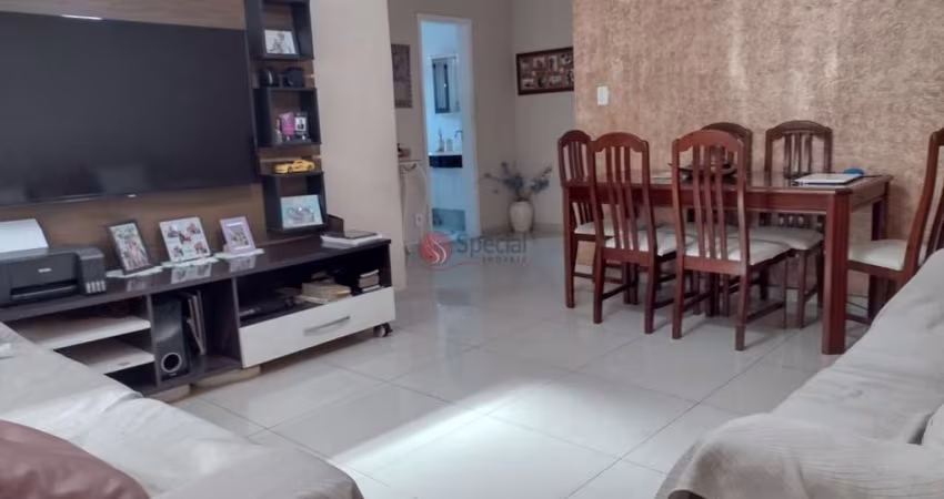 Casa com 3 dormitórios no  Jardim Grimaldi.