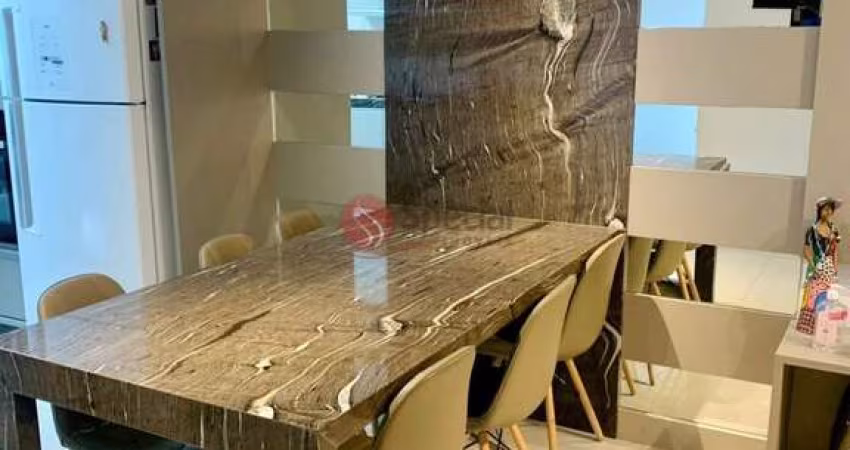 Sobrado de Condominio próximo ao Shopping Anália Franco, lindamente decorado, com  Varanda Gourmet,