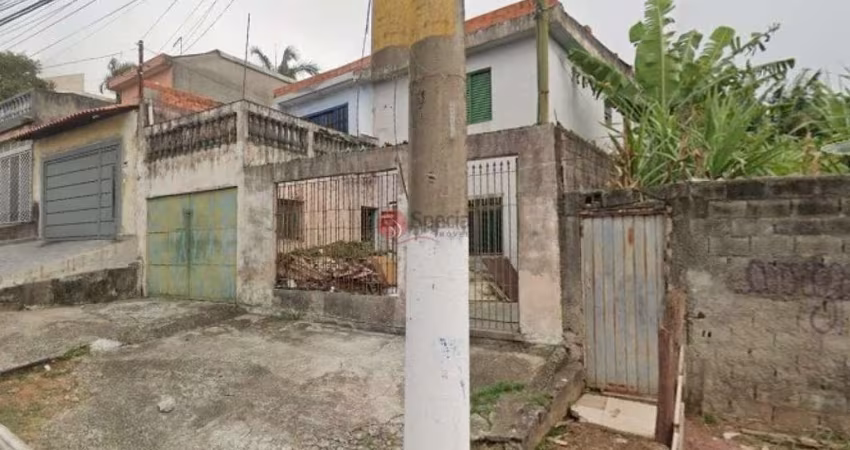 Sobrado na Cidade Líder com 2 casas, terreno 8,5X34, com 6 quartos e 3 vagas de garagem.