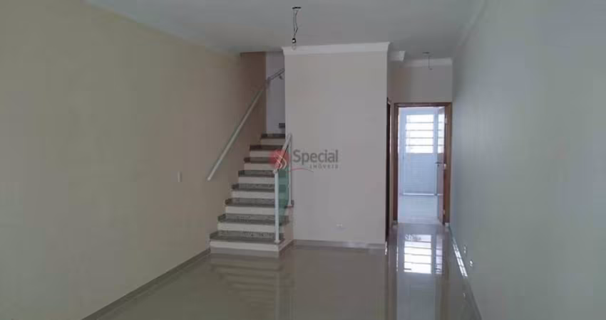 Sobrado lindo de 3 dormitórios, 1 suíte e 2 vagas na Vila Marari.