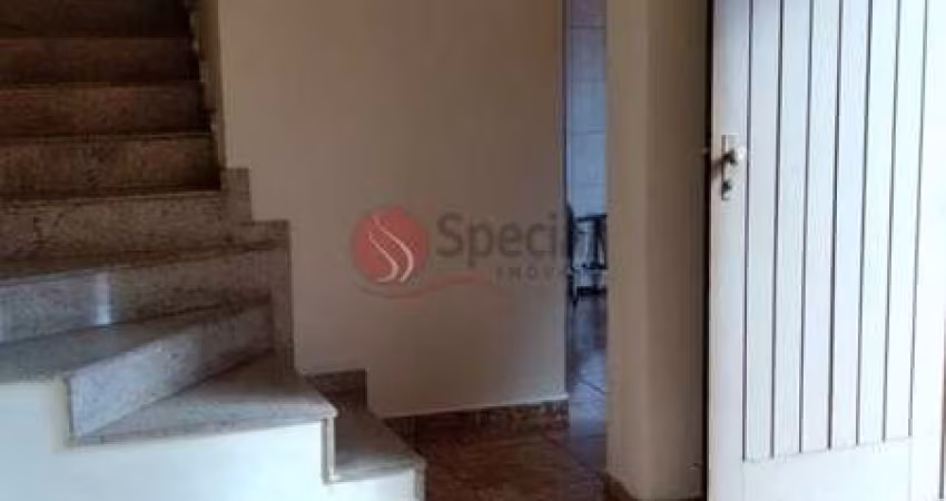 Salão para venda com moradia na Vila Prudente.