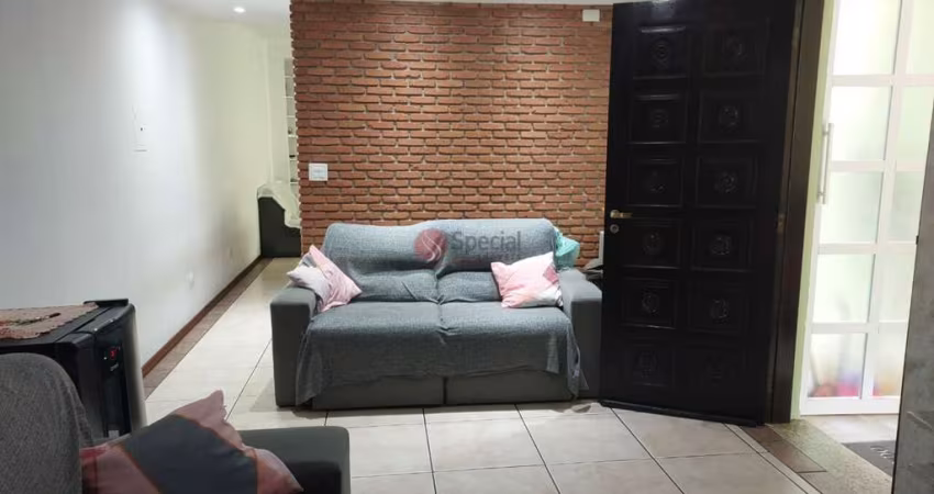 Sobrado á venda no Jardim Têxtil.