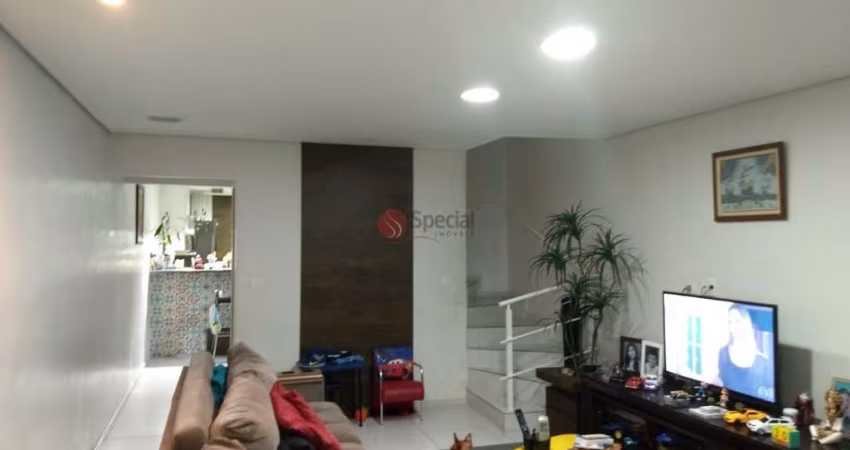 Sobrado à venda na Vila Matilde de 3 quartos e 2 vagas de garagem.