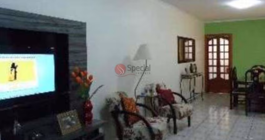 Sobrado com 3 quartos e  4 vagas na Água Rasa.