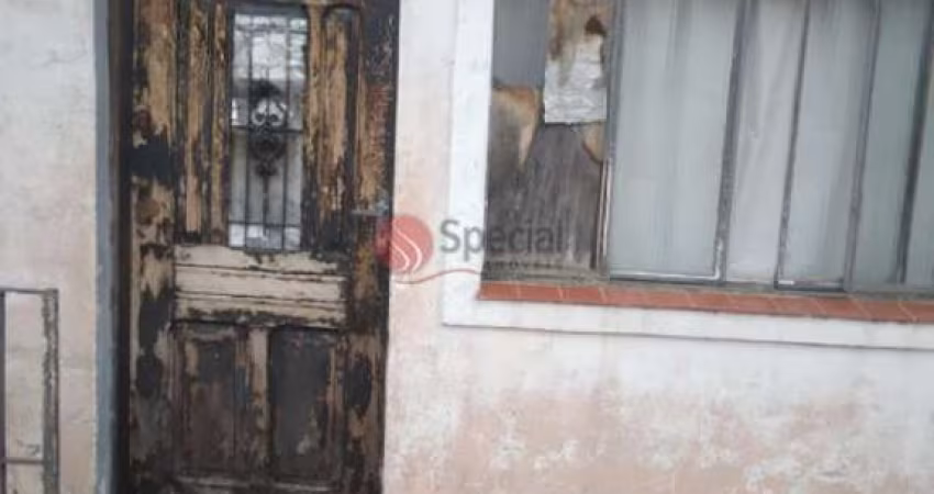 Terreno com casas antiga á venda na Água Rasa.