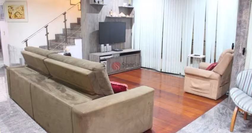 Sobrado com 3 suítes, elevador, sala 2 ambientes, 6 vagas de carros.