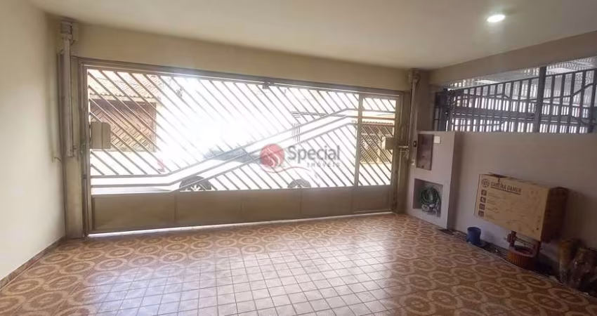 Sobrado comercial para locação no Tatuapé com 170 m², 3 quartos sendo 2 suítes, 2 vagas de garagem.