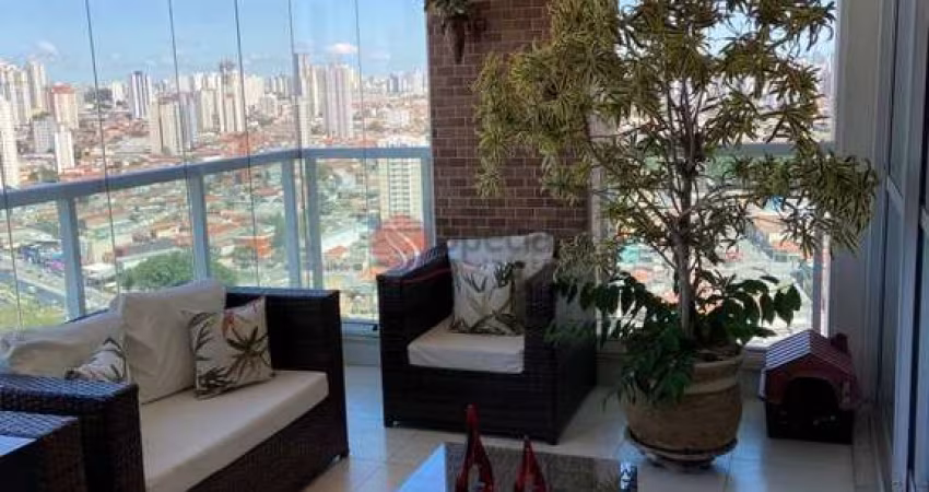 Apartamento com varanda gourmet no Tatuapé.