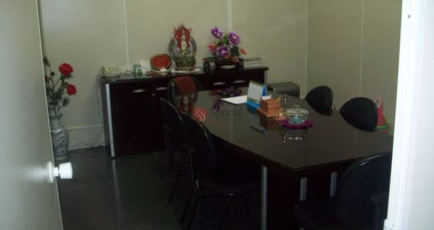 Prédio comercial na Vila Antonieta.