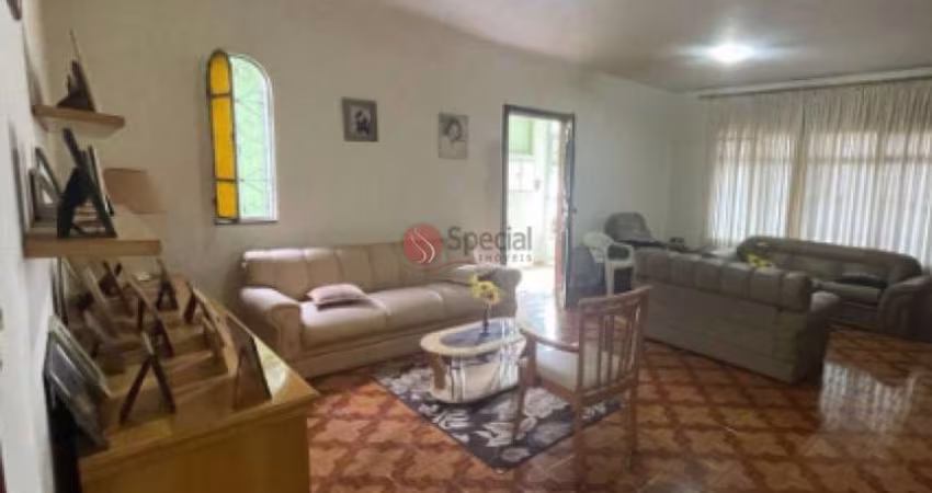 Sobrado para compra na Vila Nova Manchester  com 3 quartos, 1 suíte e 2 vagas de garagem.