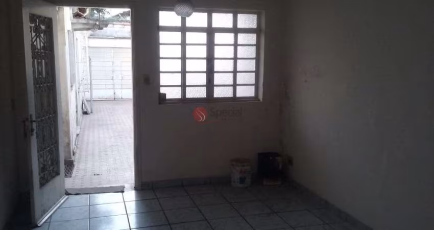 Casa no Tatuapé com 4 quartos e 5 vagas. Duas casas no terreno