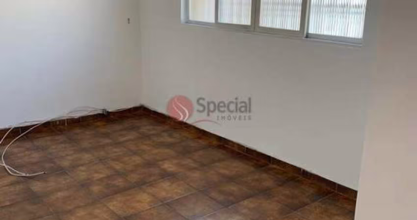 Casa térrea com 2 dorms e 2 vagas de garagem no Tatuapé.