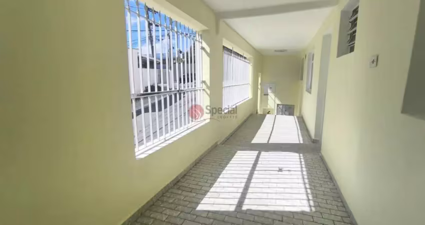 Casa térrea na Vila Invernada com 1 dormitório e 1 vaga.