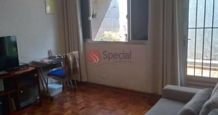 Sobrado com duas casas e salão na Vila Invernada.