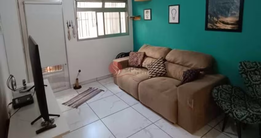 Casa  de vila, com 1 quarto e 1 vaga em excelente localização.