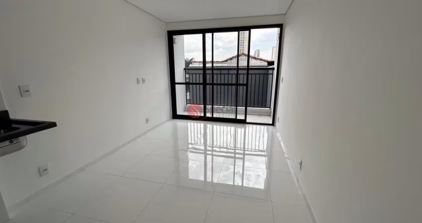 Apartamento no Tatuapé com 1 dormitório, 1 banheiro, ao lado do Metrô Carrão.