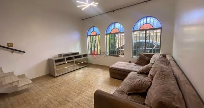 Sobrado com 3 quartos, 1 suíte e 2 vagas em excelente localização