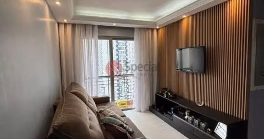 Apartamento à venda no Tatuapé. Totalmente reformando, com móveis planejados.