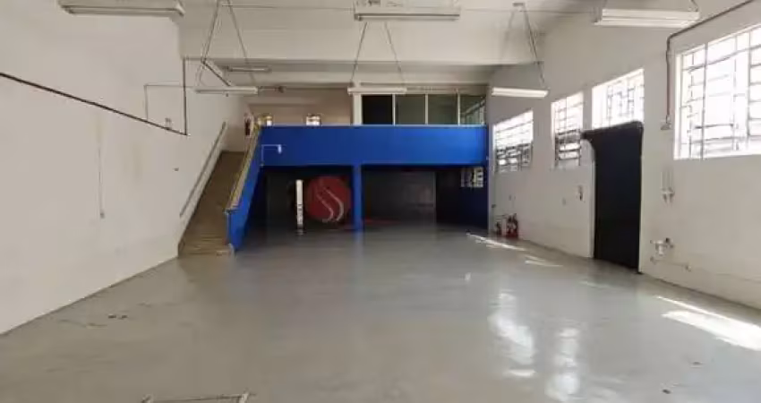 Salão comercial na quarta parada com  750 m² , vão livre,  mezanino e  6 banheiros.