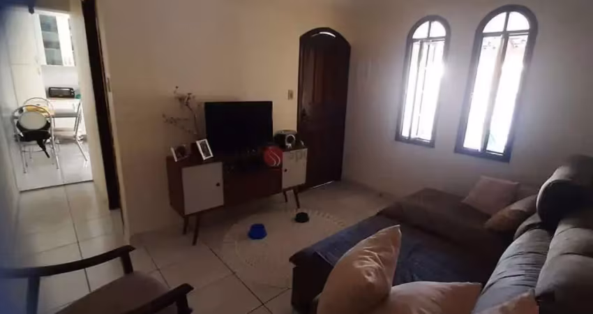 Casa térrea à venda na vila guilhermina sendo 2 moradias no mesmo terreno.