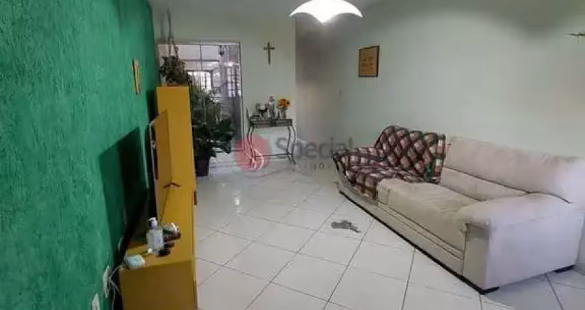 Sobrado à venda com 3 quartos, 1 suíte, e sacada, perto shopping aricanduva.