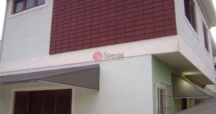 Sobrado 3 suítes, 6 banheiros e 3 vagas, próximo ao ceret