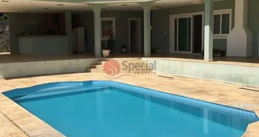Casa em condomínio linda com 1000 m² de terreno em arujá hills i e ii.