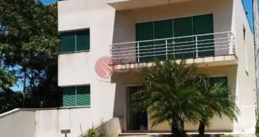 Sobrado em condomínio com terreno no parque residencial itapeti de 231m² área útil.
