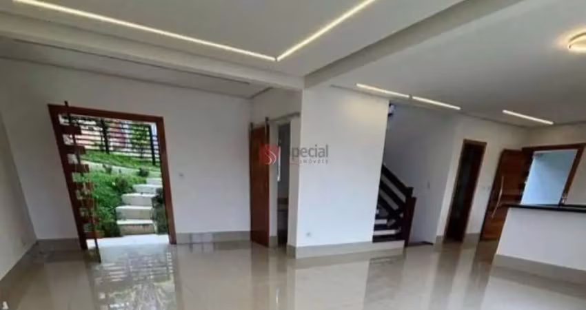 Casa de condominio em arujazinho iii, 900 metros área construída, 6 quartos, 3 suites, 6 vagas.