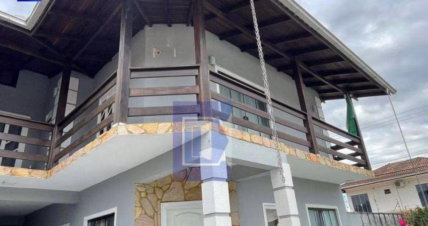 Casa para Venda em Joinville, Jardim Iririu, 4 dormitórios, 1 suíte, 3 banheiros, 3 vagas