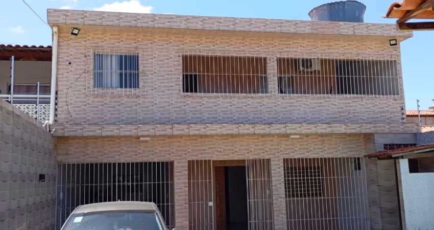 Linda Casa de 5 Dormitórios com Piscina, Área Gourmet e Mobiliada em Tamandaré