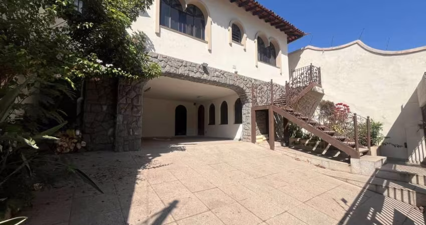 Excelente Casa para Locação e Venda no Mangabeiras ao lado da Praça da Bandeira