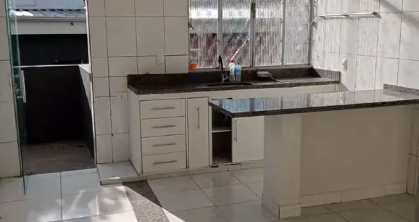 Kitnet para alugar 01 quarto, área externa privativa, palmeiras