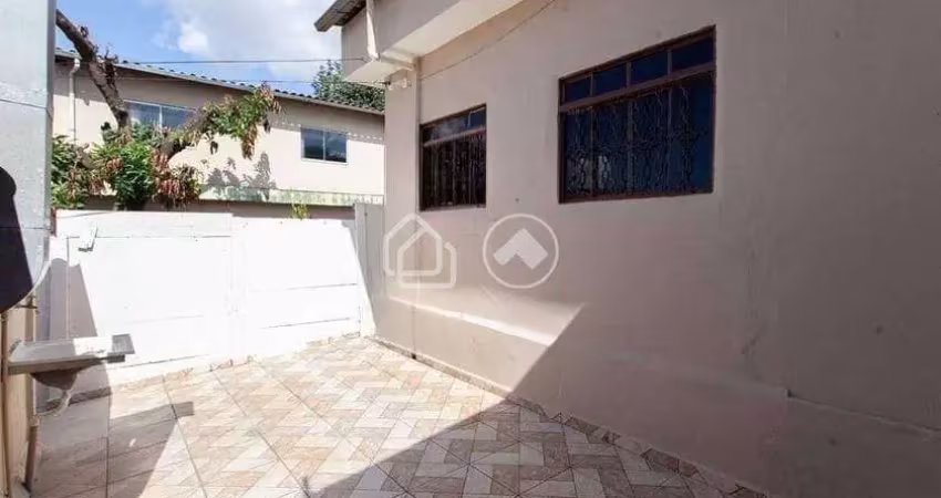 Casa com 2 quartos para alugar na Rua Tenente Reis, Glória, Belo Horizonte