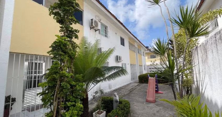 Apto à venda em Candeias, residencial familiar, 2 qtos com 2 ares condicionados, armários, 2 vagas.