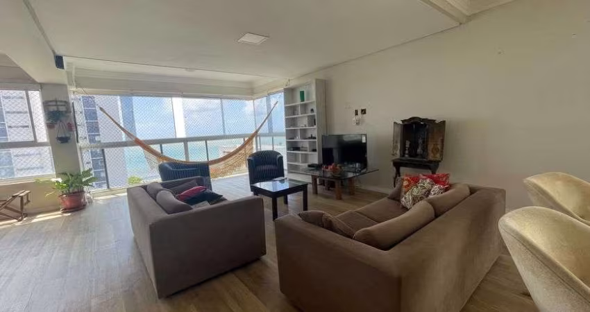 Cobertura com piscina disponível para aluguel/venda na Av. principal de candeias, 2 vagas.