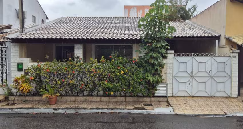 Casa - Padrão, para Venda em Rio de Janeiro/RJ