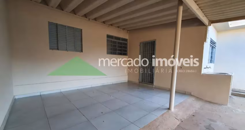 Aluga - se residencia jardim redentor com bastante espaço externo
