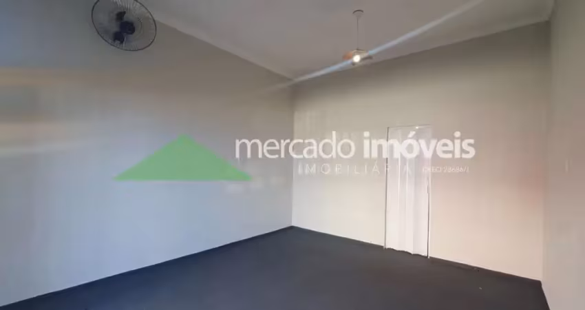 Aluga-se imóvel comercial com banheiro na vila são sebastião