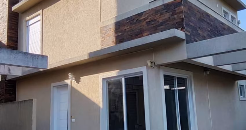 Sobrado em residencial no Boa Vista.