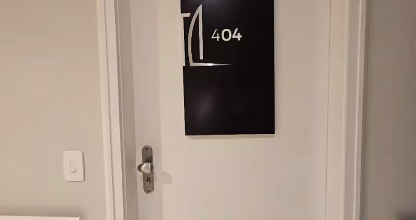 Sala comercial em andar para locação no centro civico.