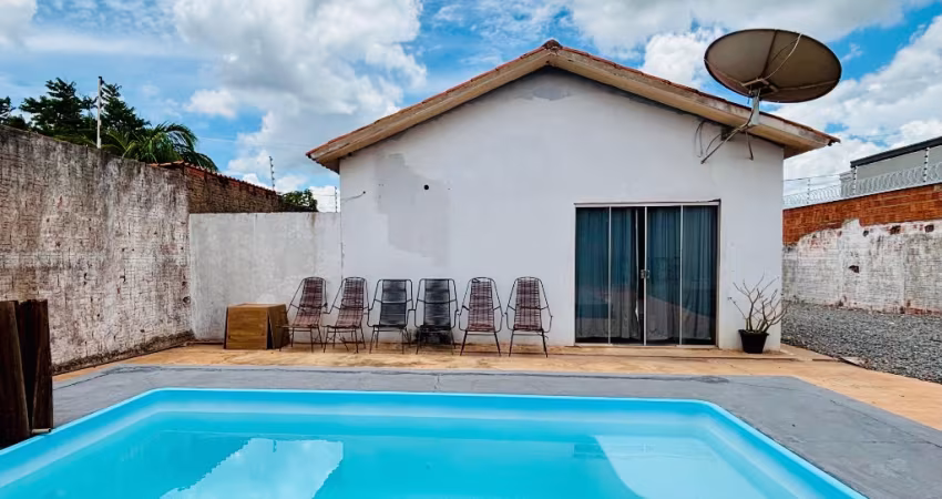 Casa de 3 quartos com terreno de 450m no bairro Novo Mundo