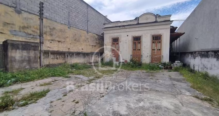 Terreno de 470m², com 2 casas, próximo ao Estádio Engenhão
